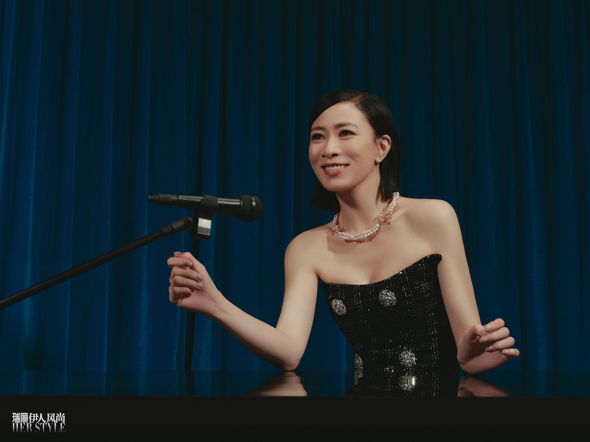 佘诗曼化身时代媒体人