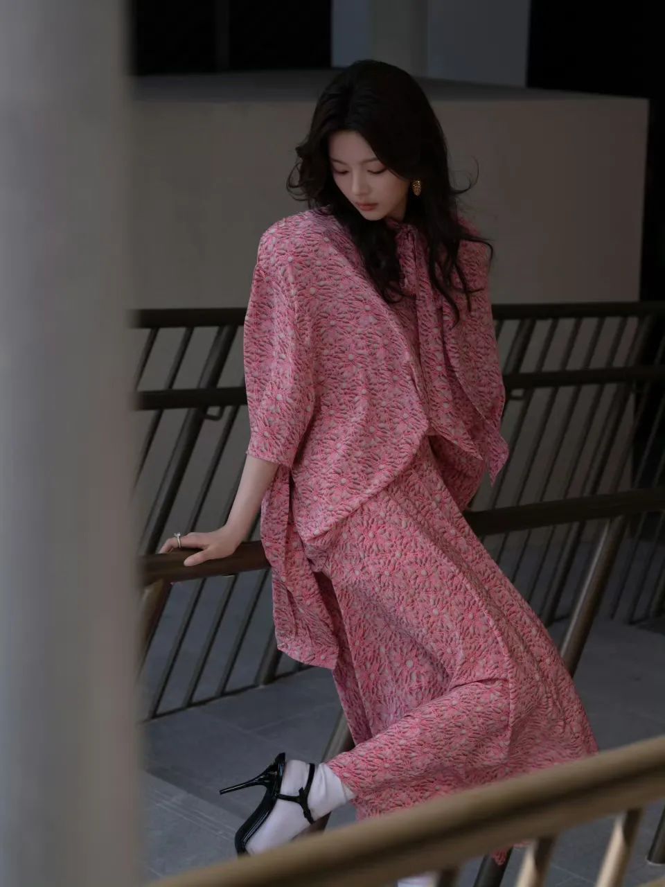 双开门的杨超越，反差感这么大？