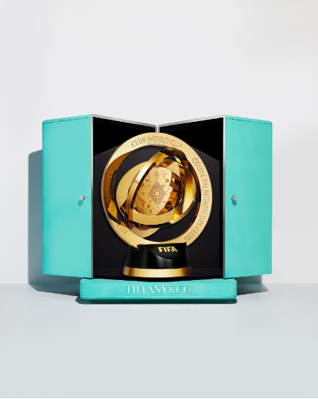 蒂芙尼于纽约第五大道地标旗舰店 庆祝国际足联俱乐部世界杯奖杯揭幕