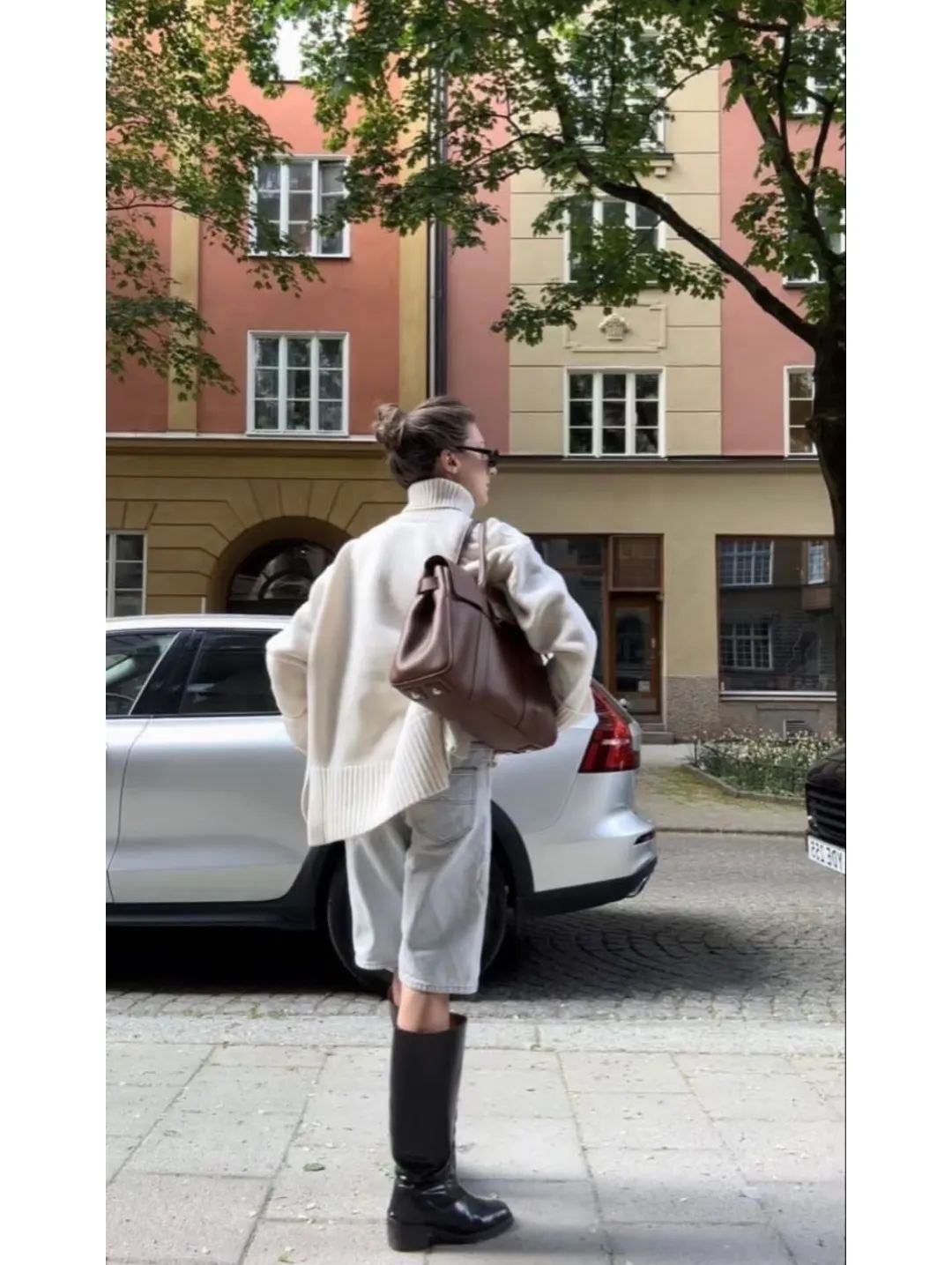 人手一双的黑色长靴，今春成梨形身材救星？