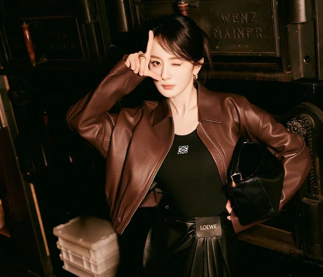 换季穿搭，杨幂还是超前了