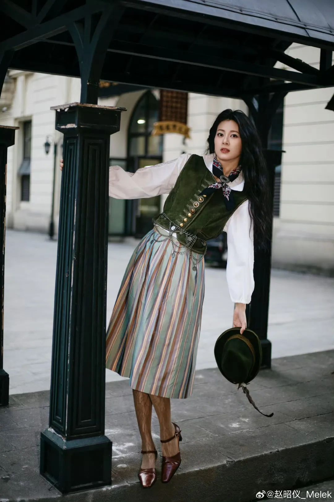 适合春天的衬衣叠穿，赵昭仪有招！