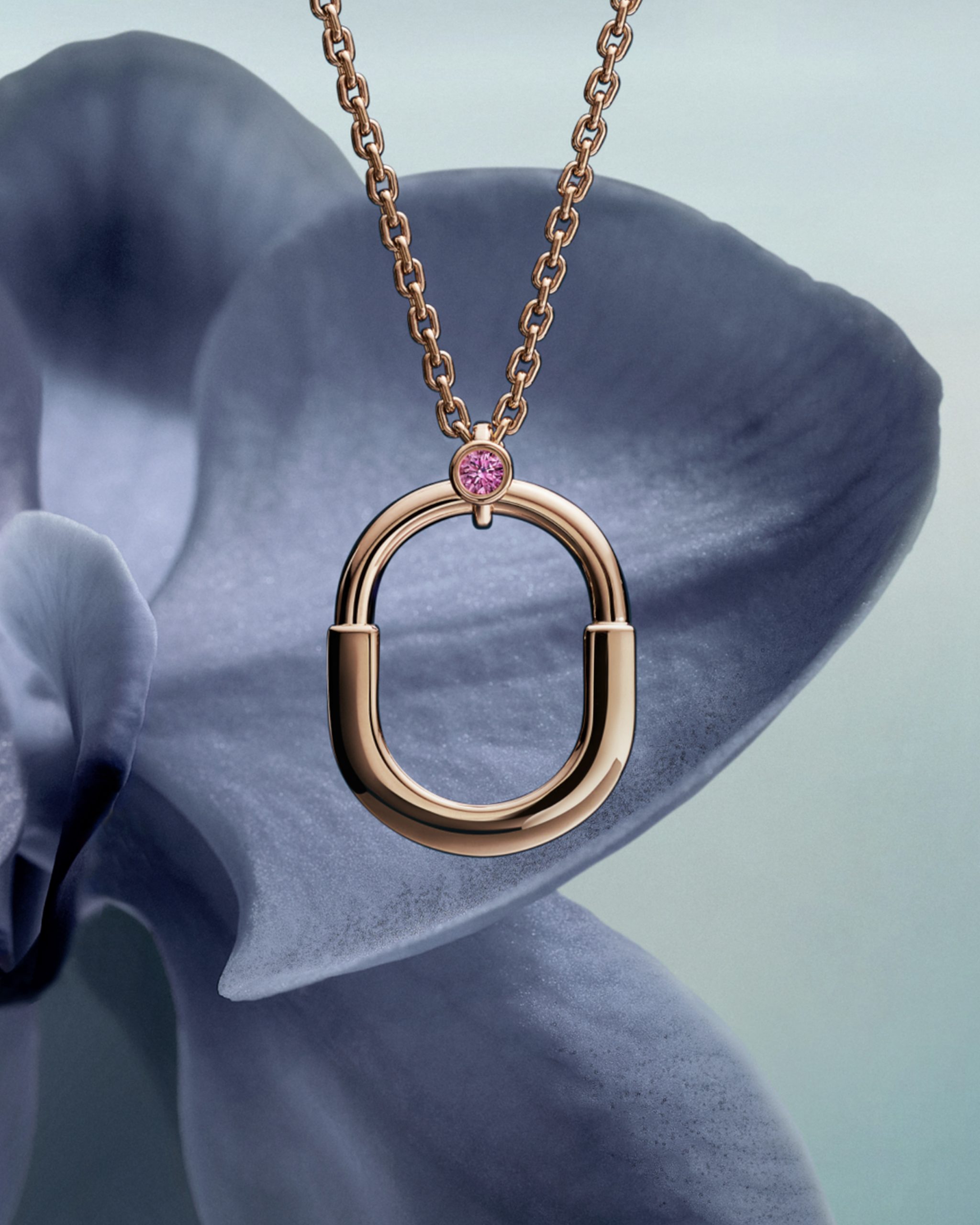 蒂芙尼推出2025七夕情人节中国首发款 Tiffany Lock系列粉色蓝宝石小号项链