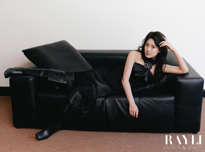 李艺彤盛夏果漾大片视频